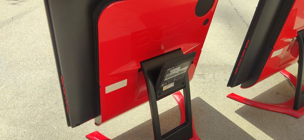 Два монитора Acer Ferrari