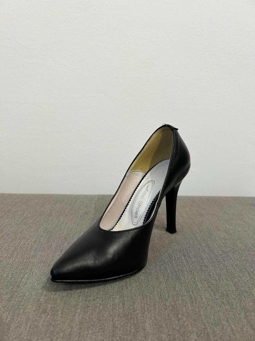 Pantofi stiletto, mărimea34 din piele naturală.
