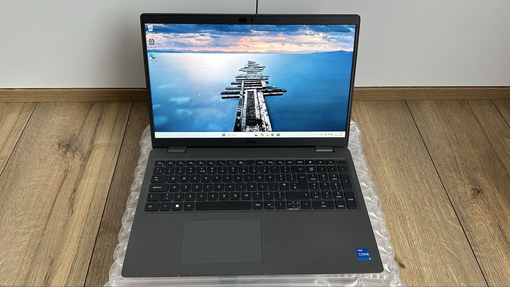 Лаптоп Dell Latitude 3540 FHD 15.6” Intel i5-1335U 32GB RAM 256GB SSD / MS Office 2011 Pro Plus