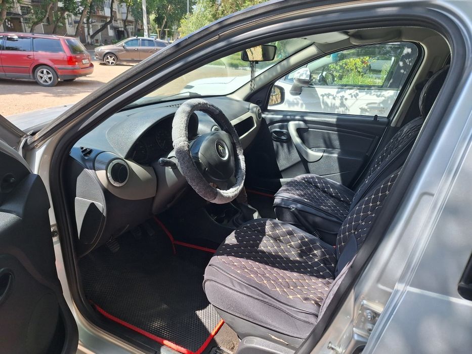 Продаю машину Reno Sandero 2012