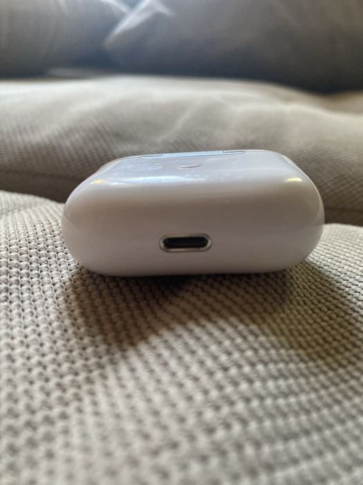 Air Pods отдам дешево