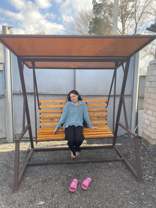 Садовая качеля с навесом