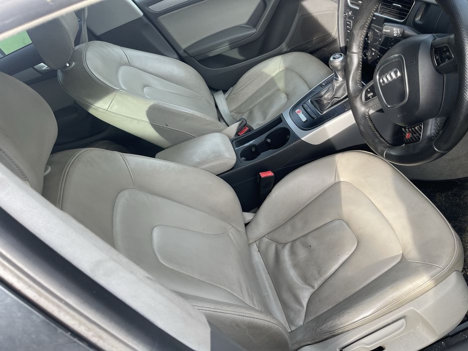 Bara fata cu spalatoare Audi A5