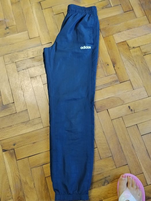 Продавам детски екип Adidas