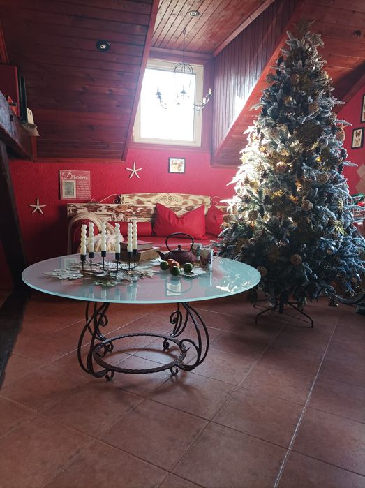 Маса, ковано желязо, матирано стъкло