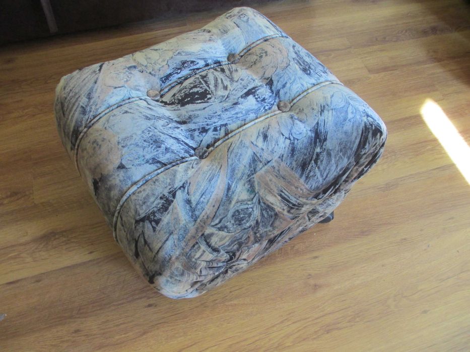 Табуретка на колелца