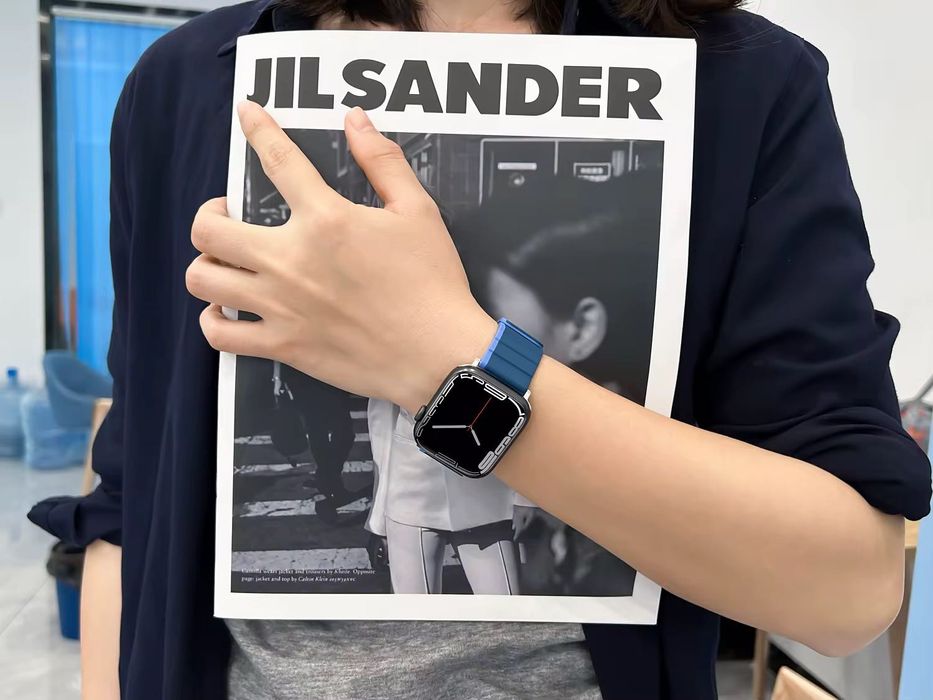 Двуцветна силиконова каишка с магнит за Apple Watch ULTRA/SE/11/10/9/8