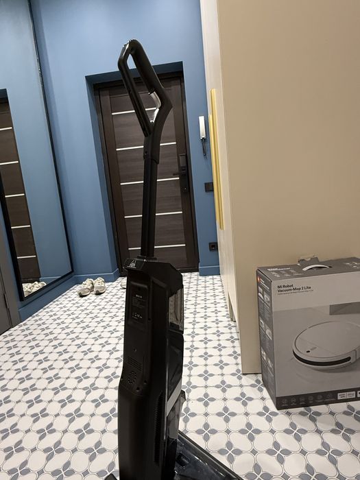 Вертикальный пылесос Melia