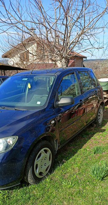 Лек автомобил Мазда 2