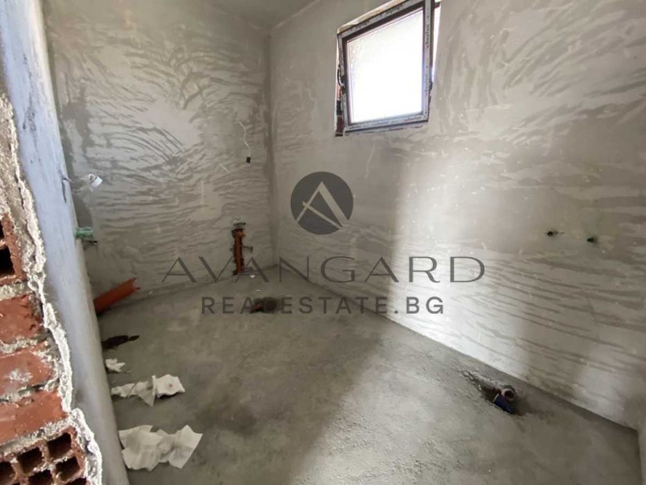 оф.24514 Изгодно! Обширен тристаен/ Остромила