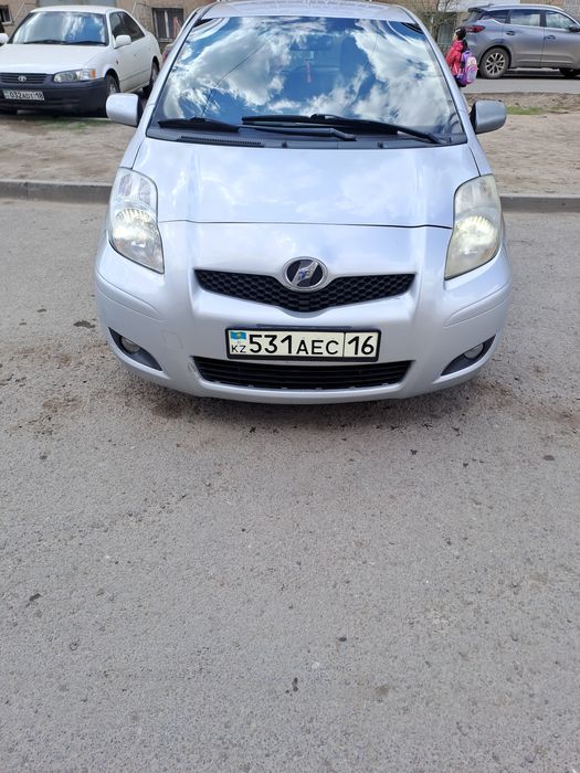 Продам Тойота Ярис хэтчбэк