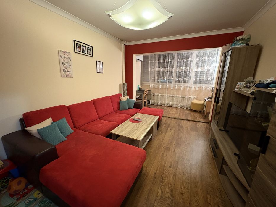 Продавам 3-стаен апартамент