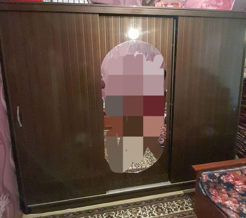 Спальни мебель (шкаф) сотилади