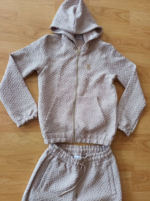 Hermès LV Burberry Balmain екипи