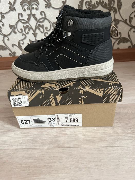 Продам ботинки( новые)