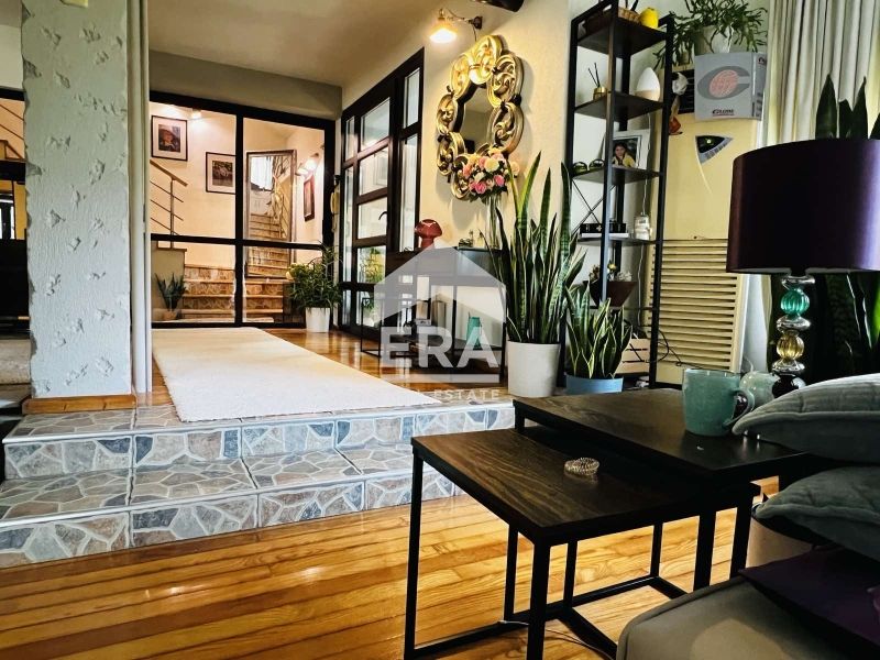 Продава се Къща в Варна, Изгрев - 238 кв.м за 4160 €/кв.м - Снимка #8