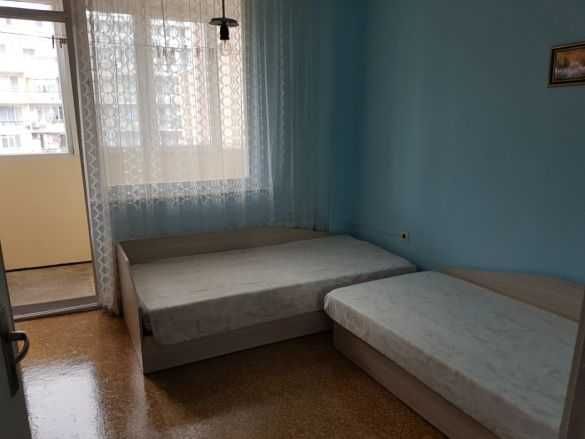 Дава се под наем Тристаен апартамент в Бургас, Център - 80 кв.м за 127.5 € - Снимка #2