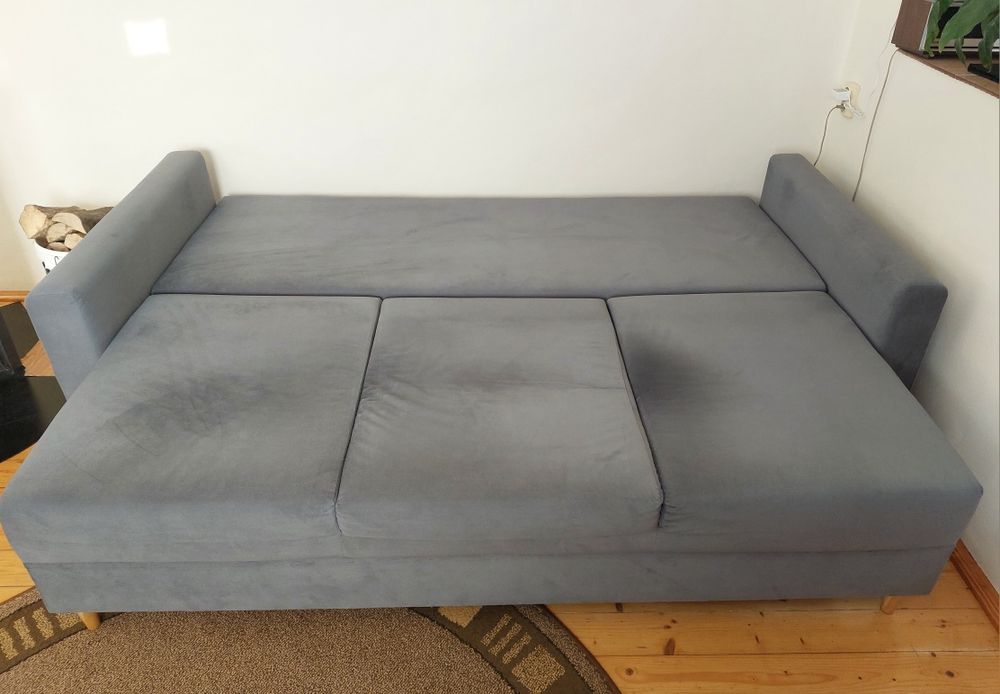 Vând urgent! Canapea extensibilă, cameră de zi sau dormitor.