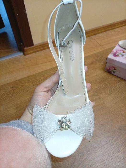 Pantofi mireasa impecabili