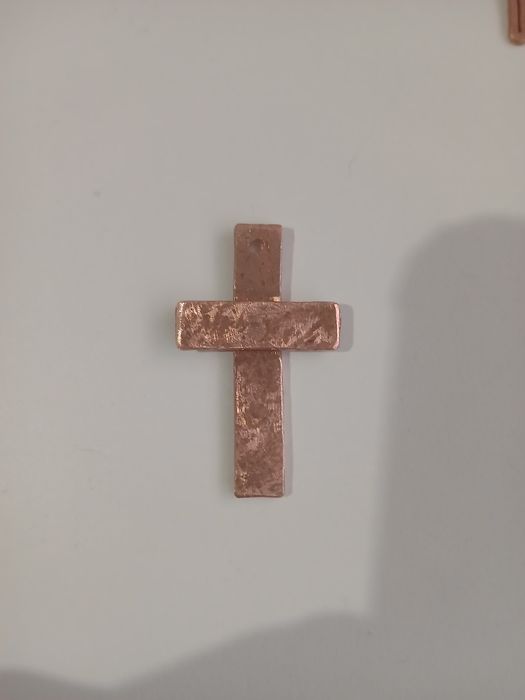 Cruce din cupru,99%, de pus la gat,   lucrata manual