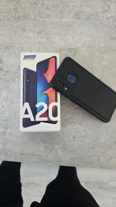 Samsung galaxy a20 smartfoni sotiladi.