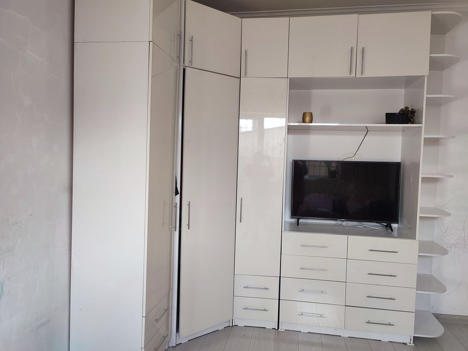 Продам шкаф 2.7 высота