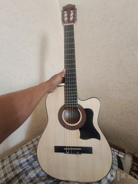 Klassik gitara sotiladi