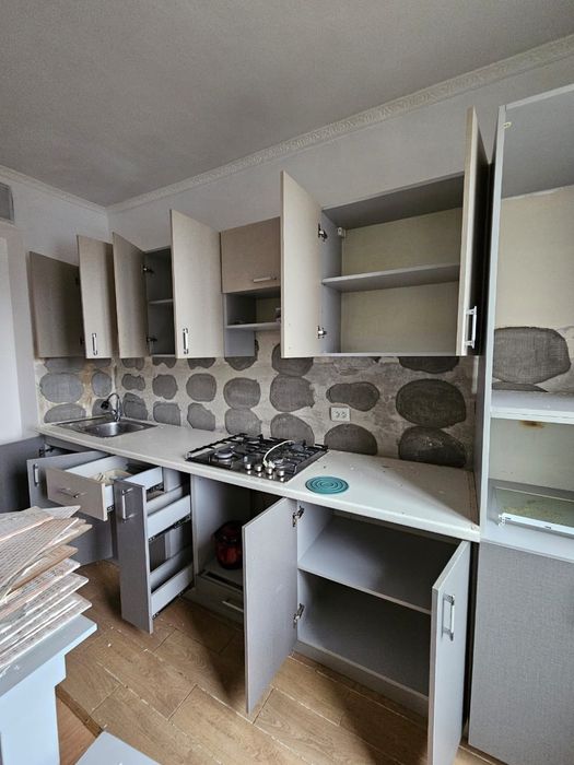 Кухонный гарнитур б/у серый, белый