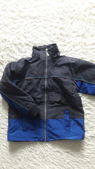 Продам детские куртки.