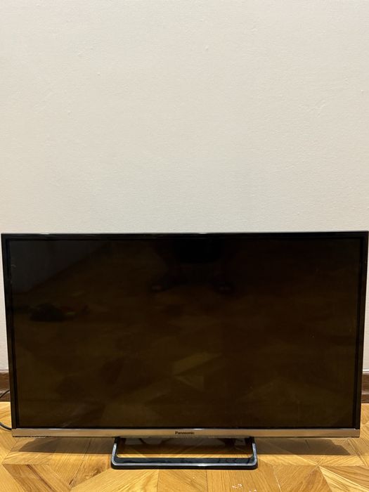 Отличный ТВ Panasonic, диагональ 85 см