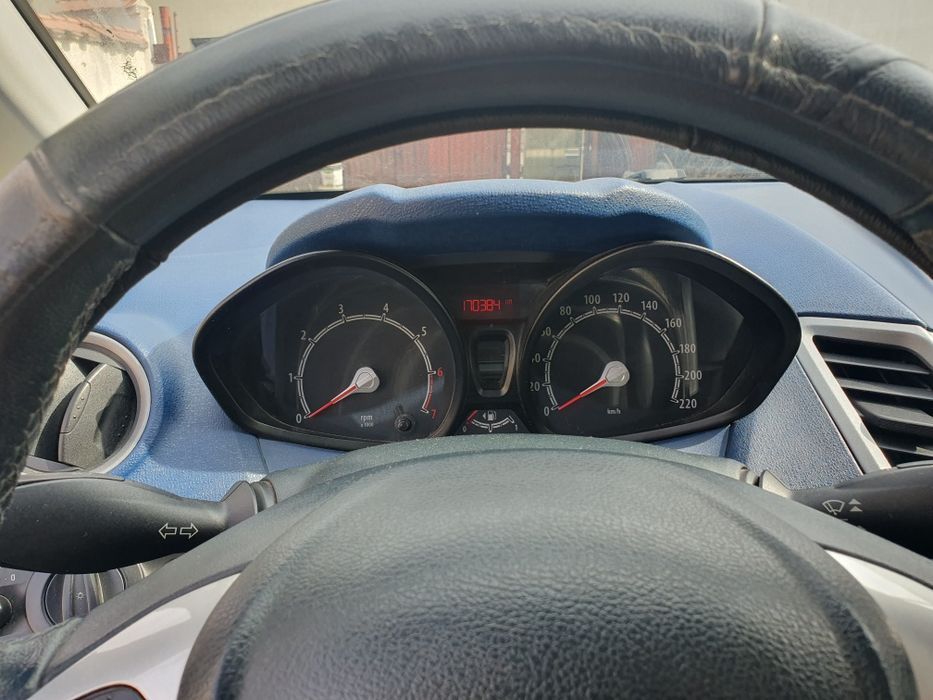 Vand Ford fiesta 1.25 benzina 2009