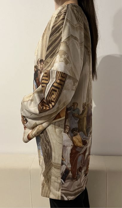 Piesa vestimentara unica, imprimeau Pictura de Rafael