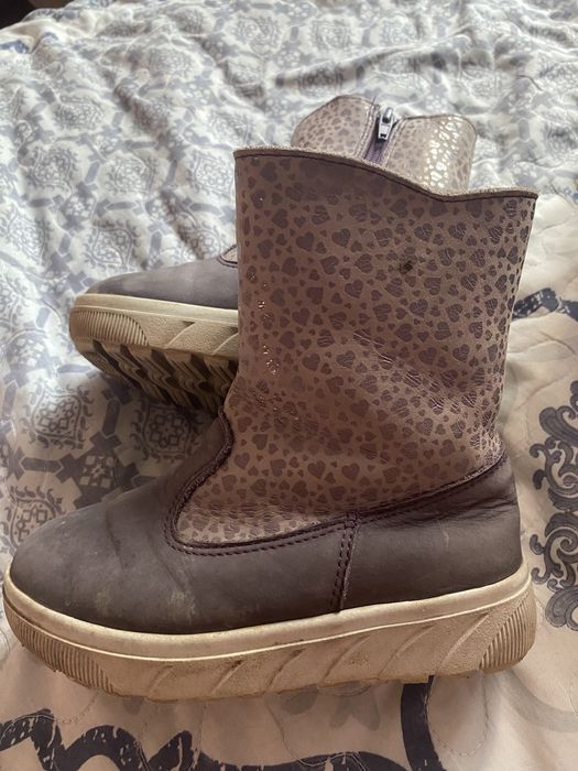 Аяқ киимдер сатылады