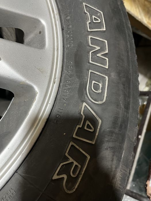 Шины летние с оригинальными дисками 285/65/17