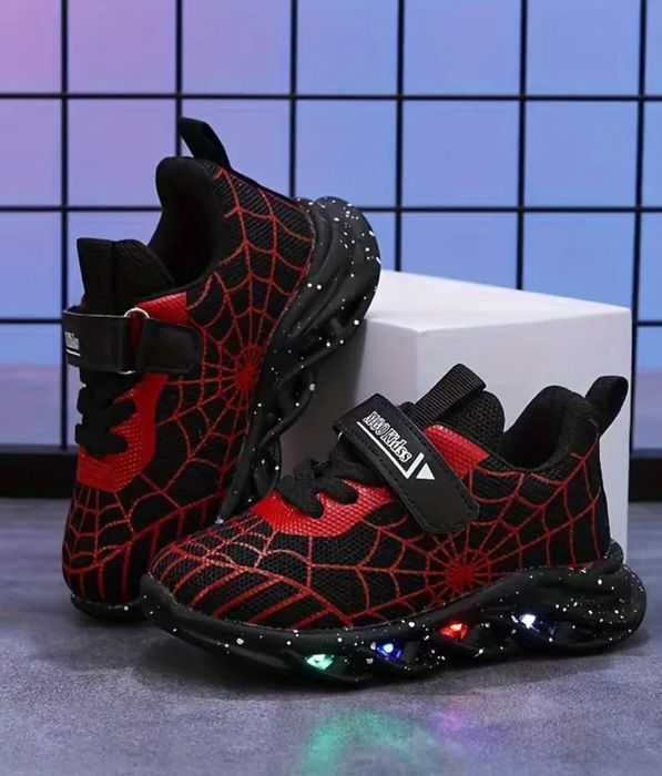 Adidași cu luminițe