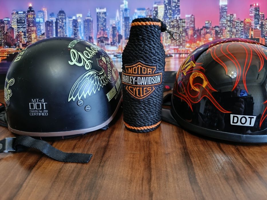 Два шлема+чехол на бутылку от Harley Davidson