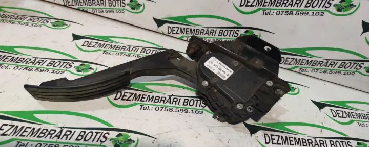 Pedala acceleratie 8200 386 506 D Dacia Logan 2010 1.5 D MT (86 hp)