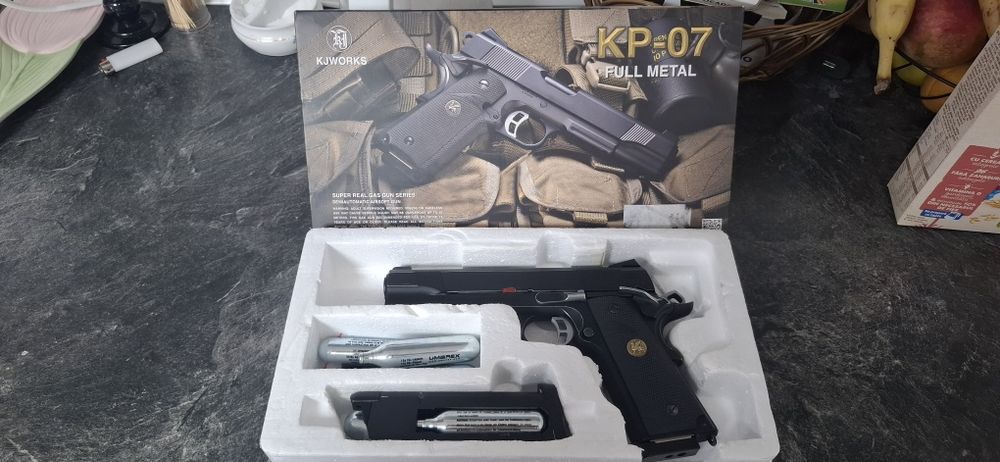 Pistol airsoft full metal