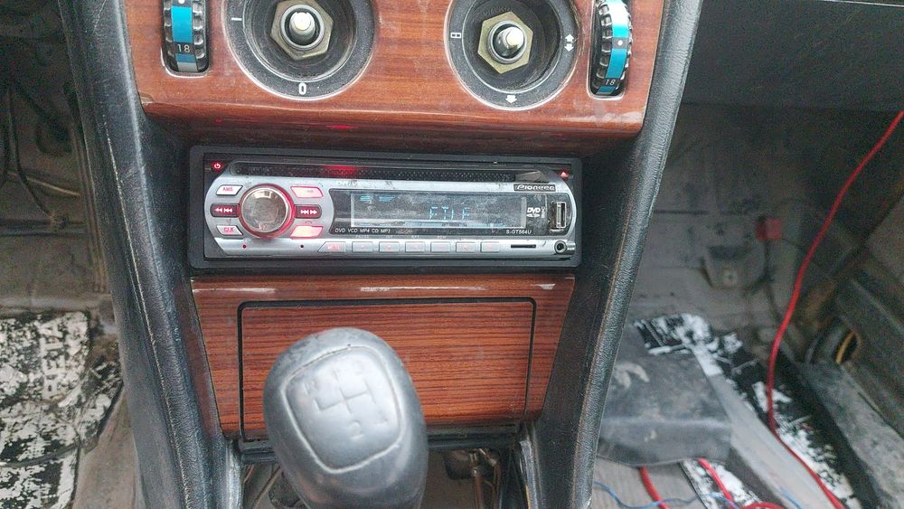 Автомагнитола и усилитель