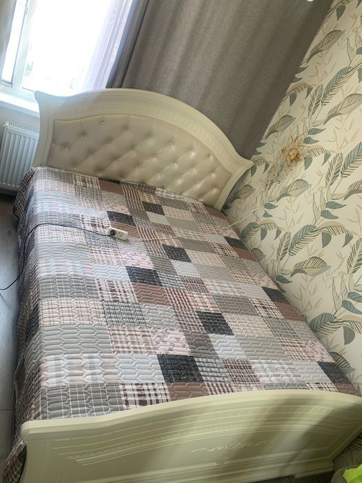 Продам кровать с матрацем