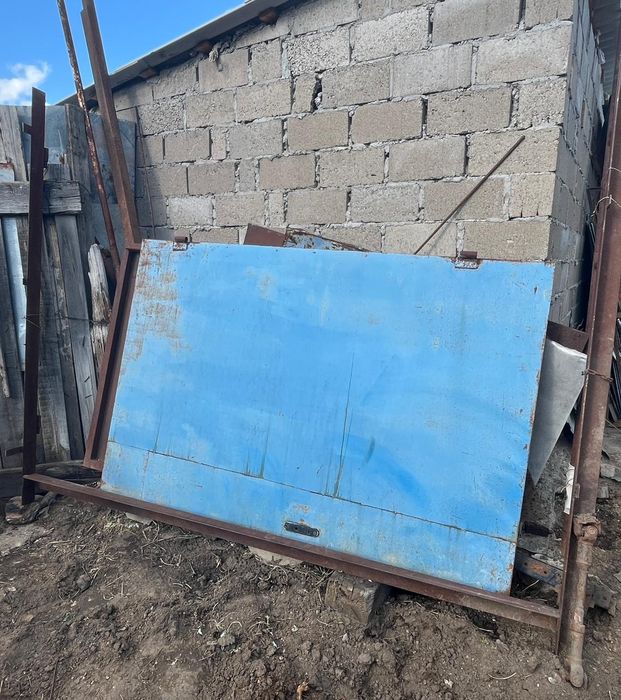 Гаражные ворота с обналичником