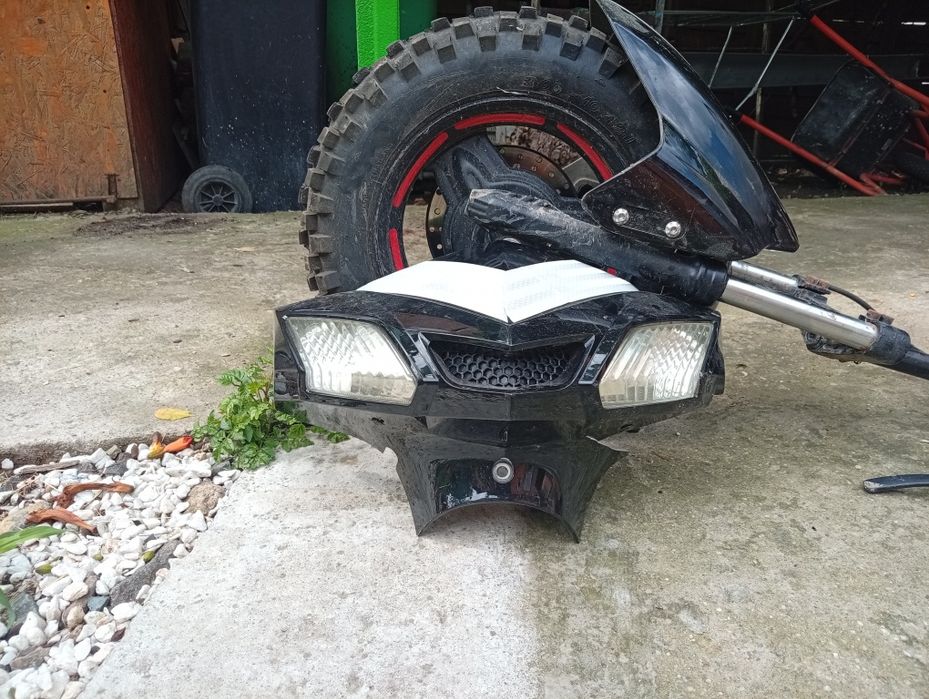 Vând piese de scuter electric și 4 baterii