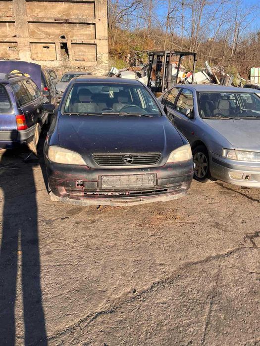 Опел Астра 1.6 бензин 2000 година на части