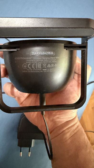 Продавам безжично зарядно belkin boost charge 10w