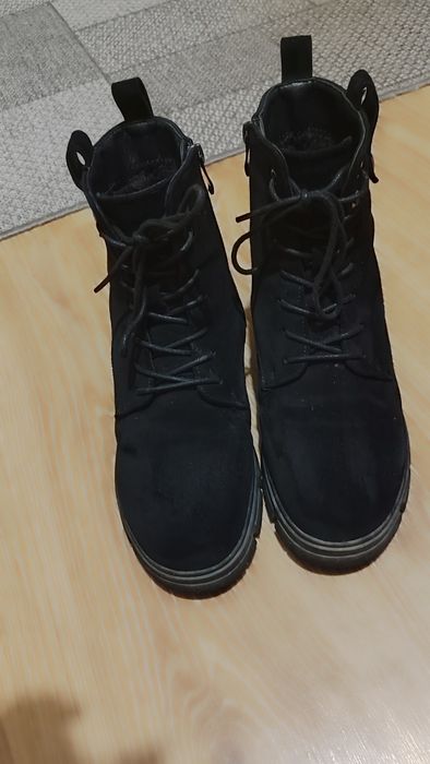 Продам зимнюю обувь