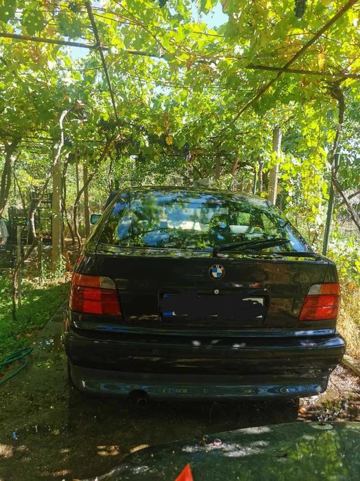 BMW Продава Хечбек