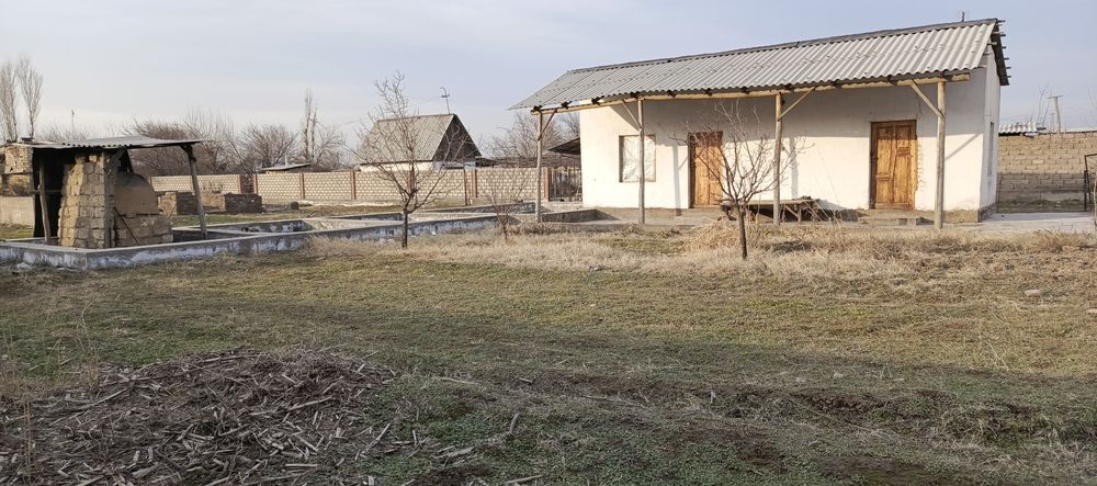 Deska pastki tomon 10 sotix 2 xona uyibilan 3 xona fundamint quyilgan