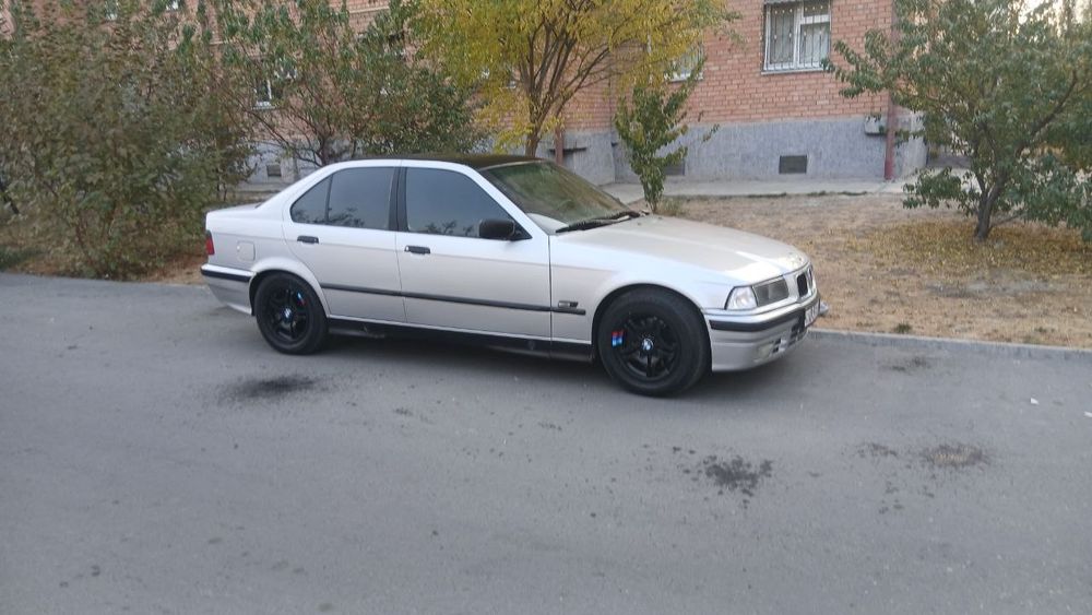 Продам BMW 1993 год