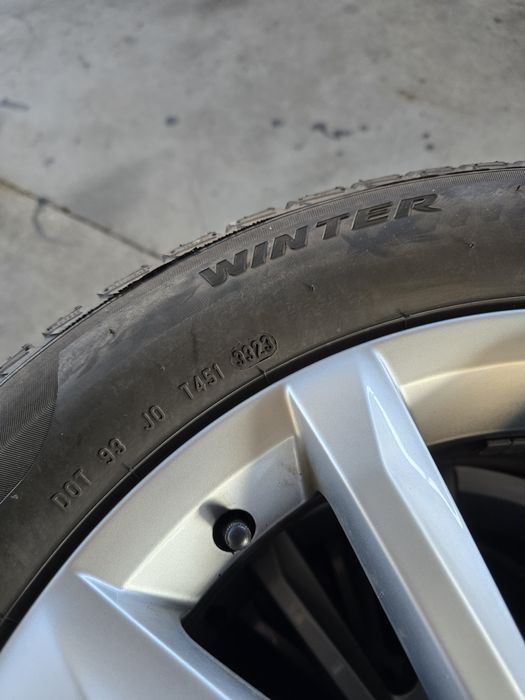 4 Броя 215/55/17 Pirelli 2x7,8mm 2x6,6mm 23dot