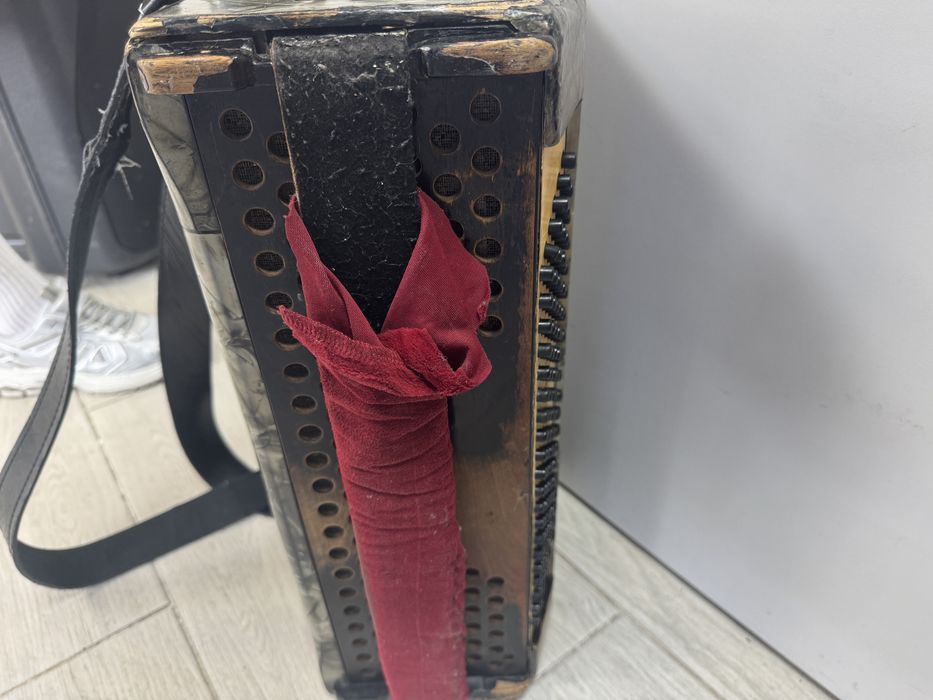 Acordeon Hohner Verdi II sita 120 basi